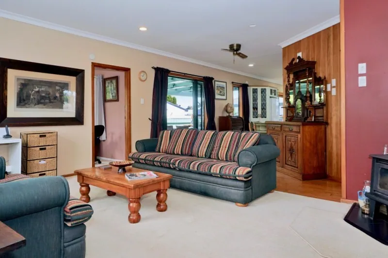  princess   front door to lounge and double doors